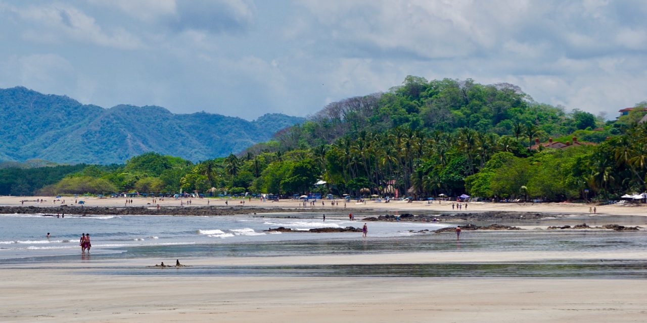 picture of beach at tamarindo costa rica